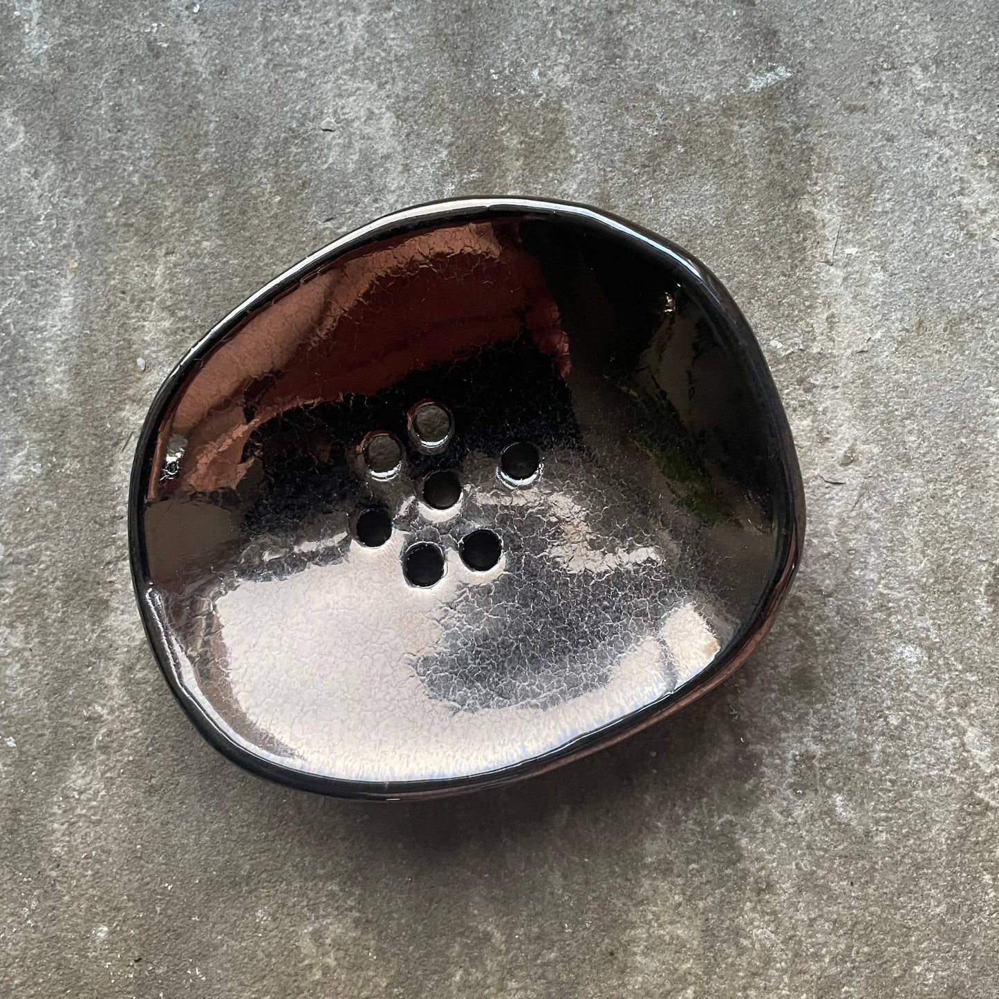BombusLeaf - Handmade Metallic Ceramic Soap Dish