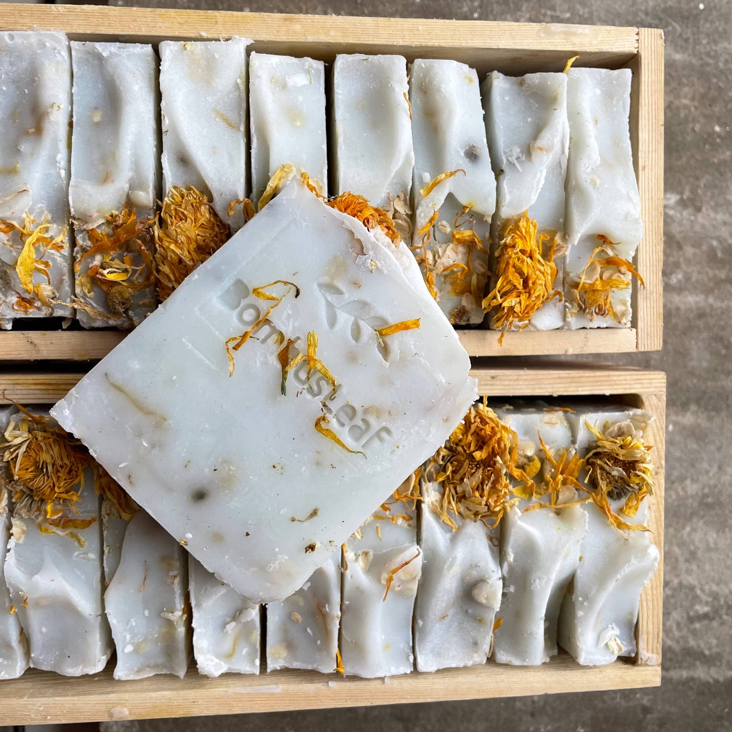 BombusLeaf - Organic Oat, Chamomile & Calendula Hand & Body Scrub