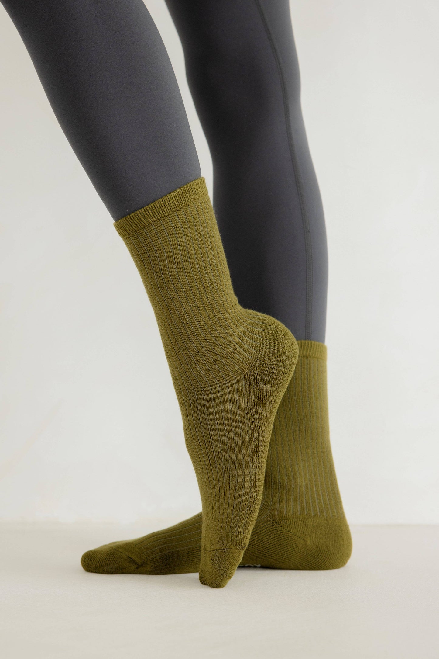 ARCTIC FOX & CO. - The Everyday Socks - 100% Bamboo - Khaki
